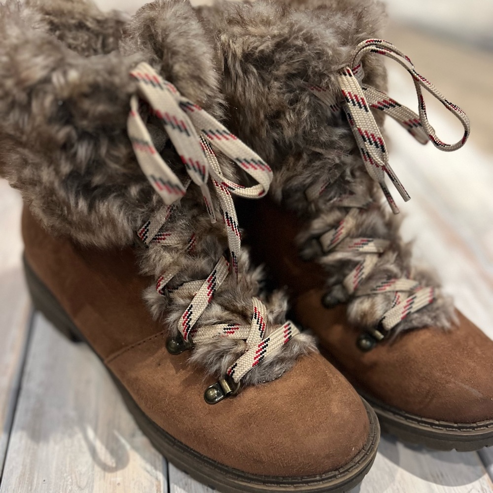 Universal Thread Women's Fuzzy Boots- Size 8.5